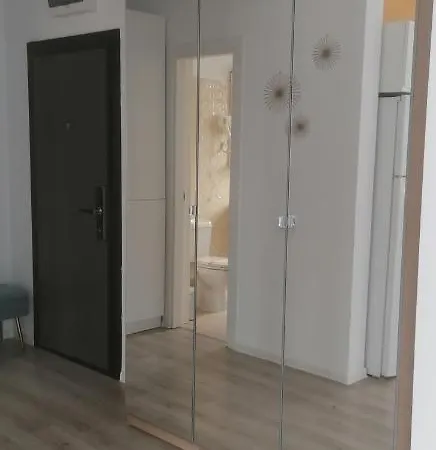 아파트 Apartamentul Ivanic 24 *