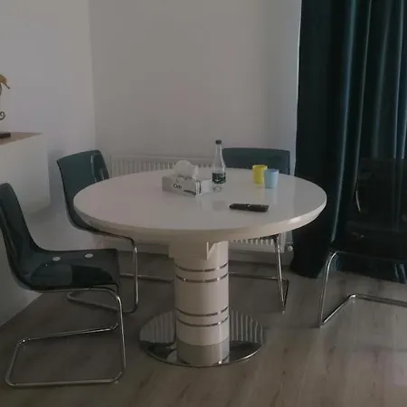 Apartamentul Ivanic 24 *
